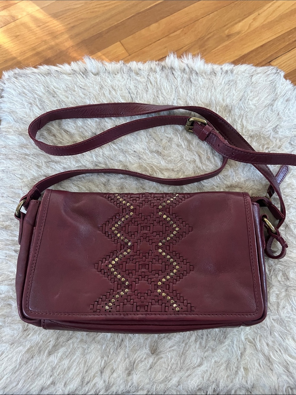 Vilenca leather Burgundy Crossbody Bag with Woven Detail